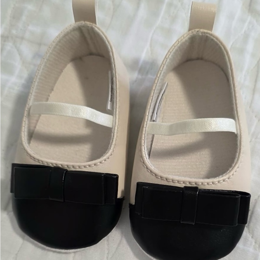 Chic Kids Dress Shoes with Bow Accent